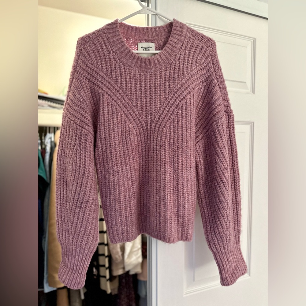 Abercrombie pink cable knit fluffy sweater - like new - size medium